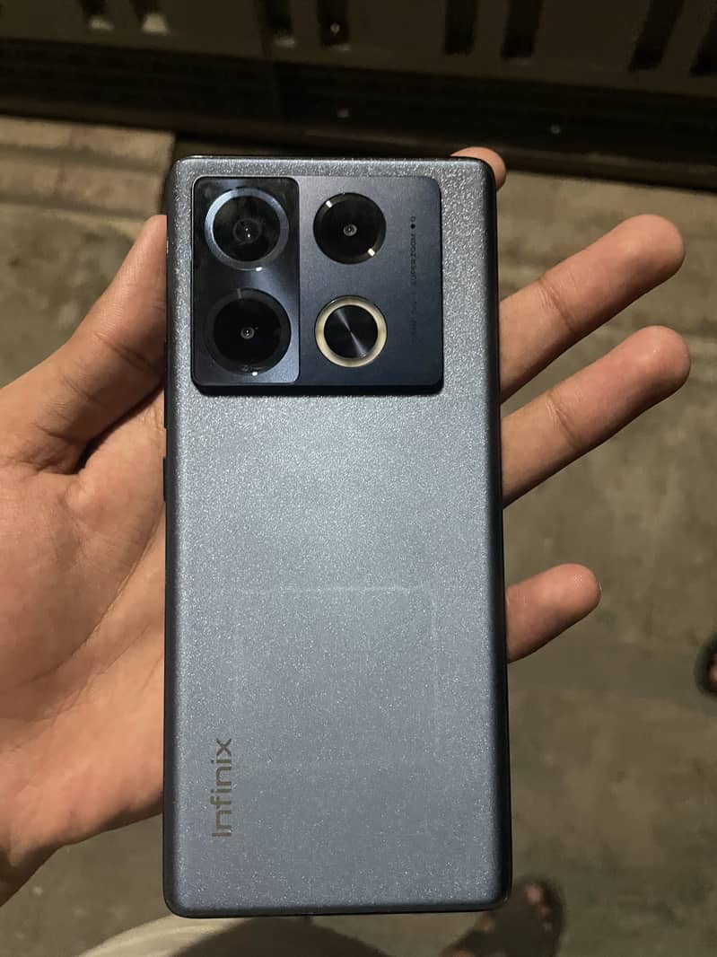 Infinix Note 40 Pro 4