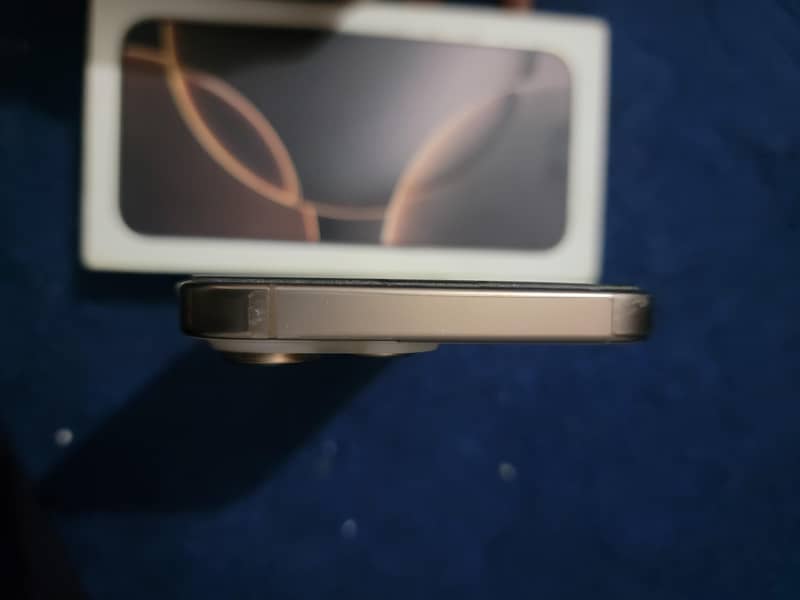 Apple iPhone 16 Pro Max 2