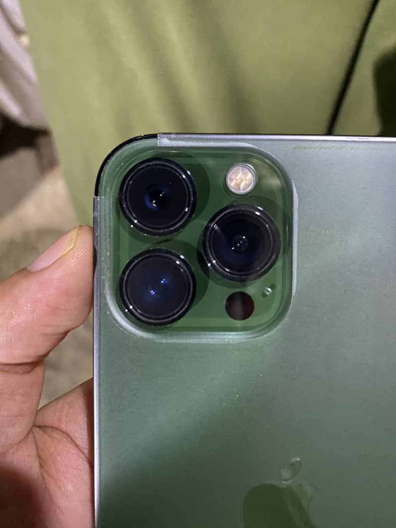 Apple iPhone 13 Pro Max 0