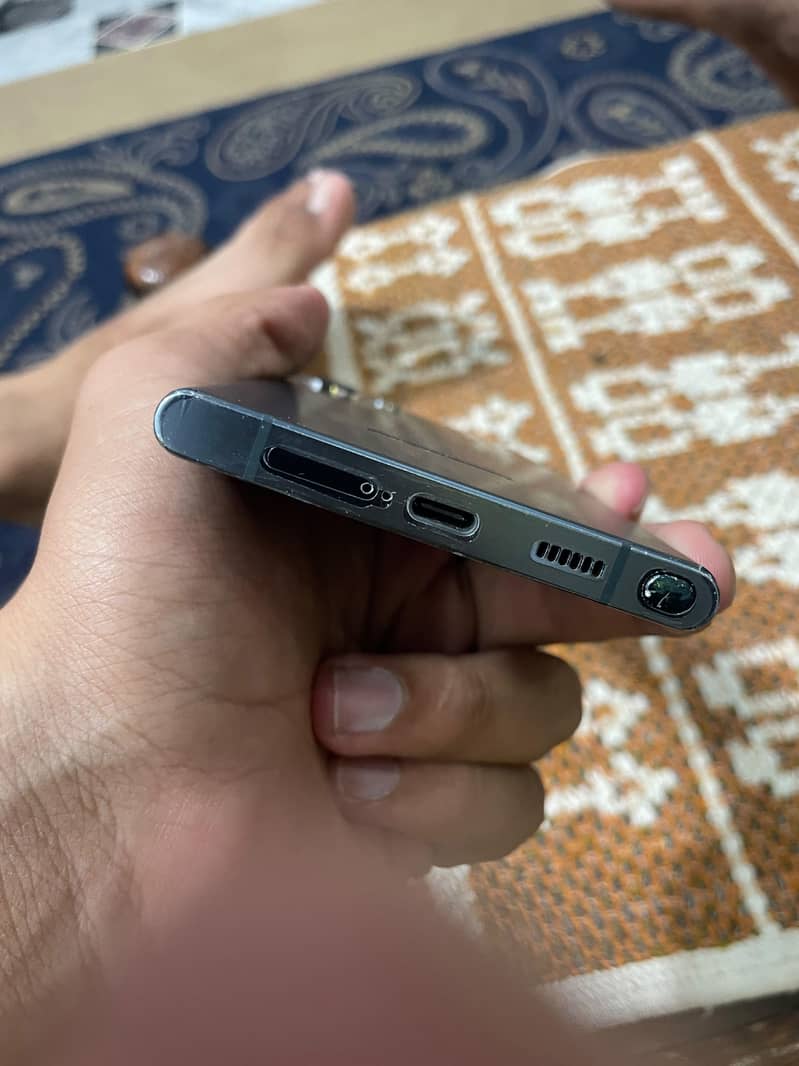 Samsung Mobile S22 Ultra 4