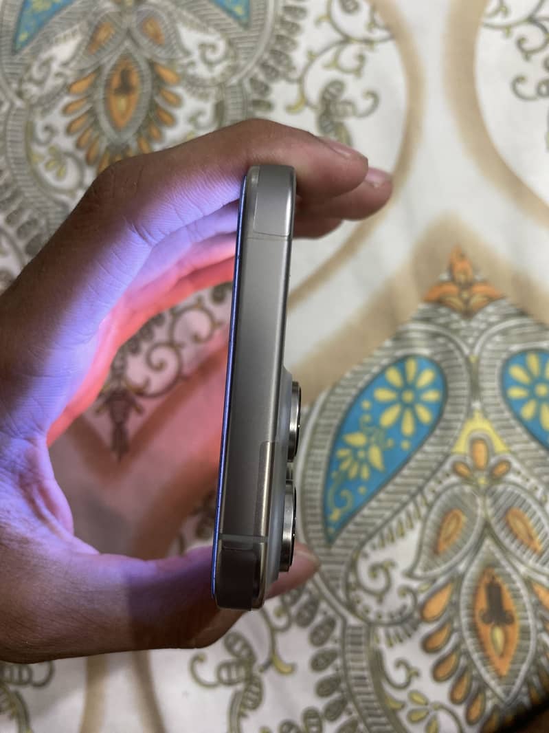 iPhone 16 Pro Max 1