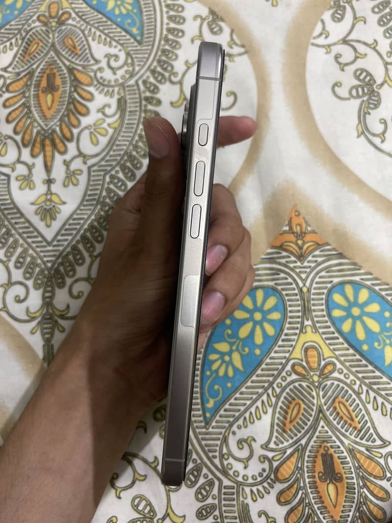 iPhone 16 Pro Max 5