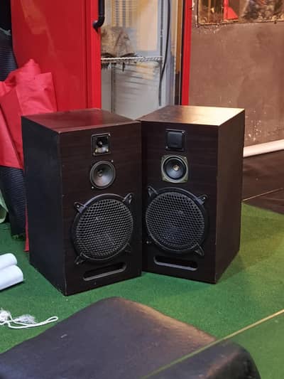 10 inch speakers with box and stereo