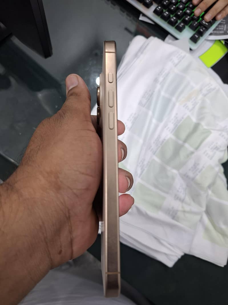 Apple iPhone 16 Pro Max 3