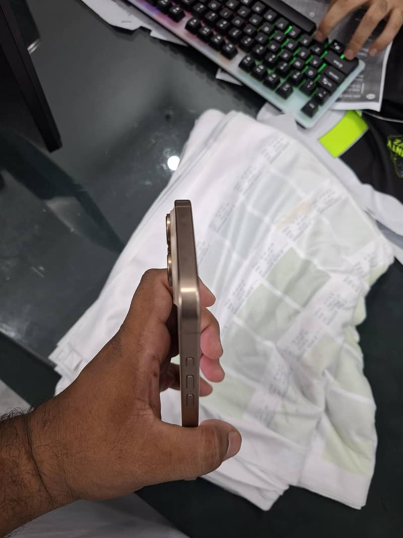 Apple iPhone 16 Pro Max 5