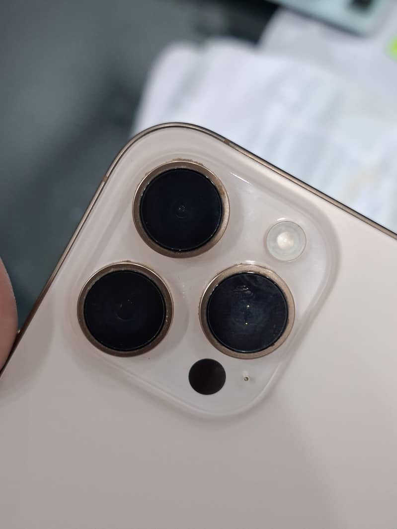 Apple iPhone 16 Pro Max 6