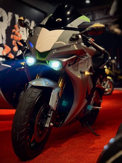 Yamaha R1M 400cc Dual Cylinder