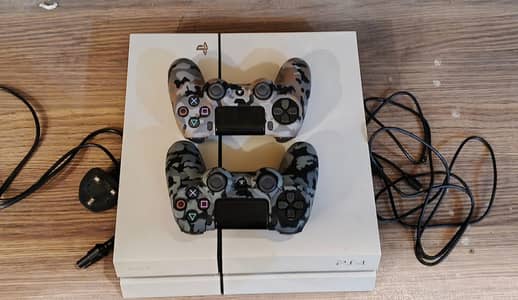 White PS4 Jailbreak 500GB with 2 original consoles
