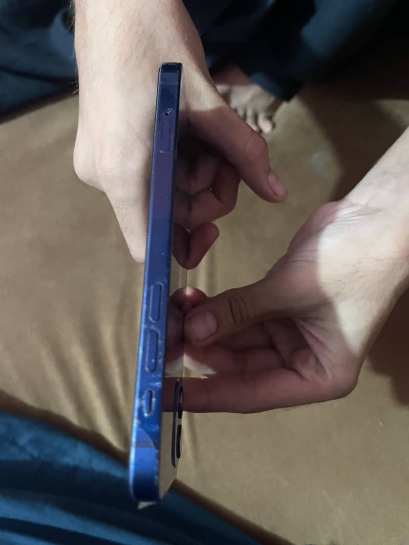 Apple iPhone 12 3