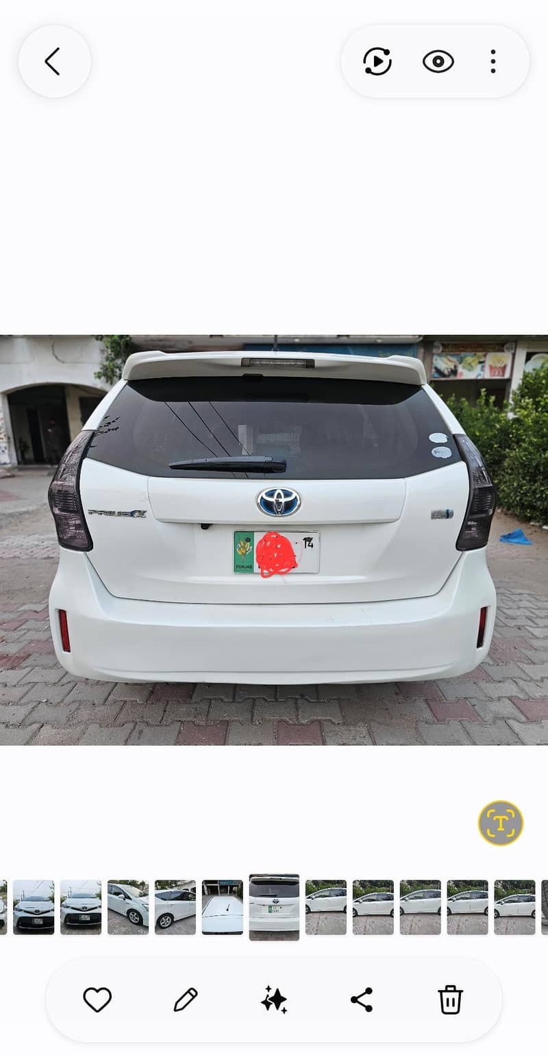 Toyota Prius Alpha 2012 1