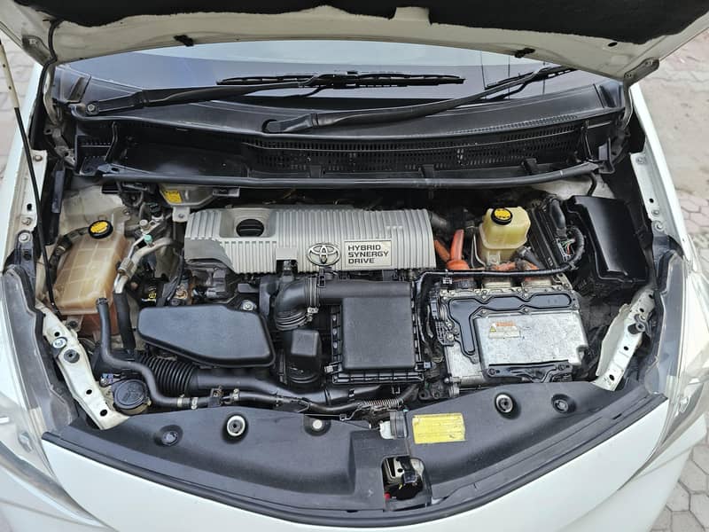 Toyota Prius Alpha 2012 2
