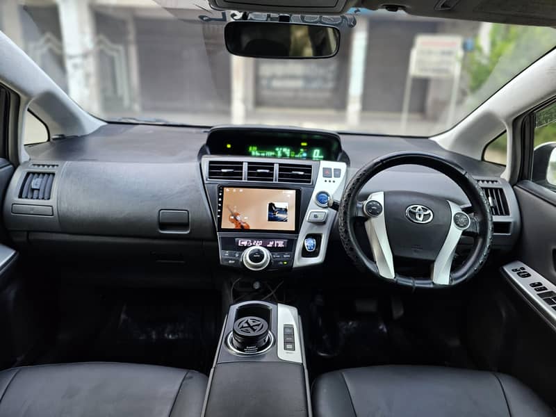 Toyota Prius Alpha 2012 5