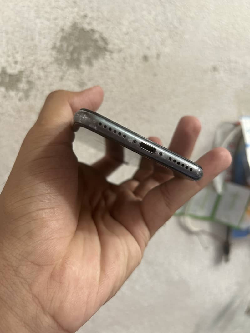 Apple iPhone 8 3