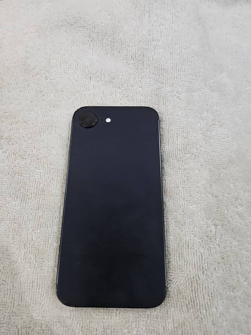 Apple iPhone 16e 0
