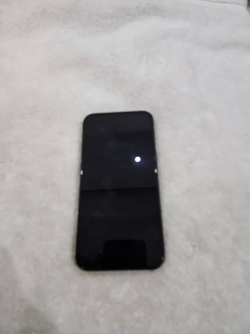Apple iPhone 16e 3