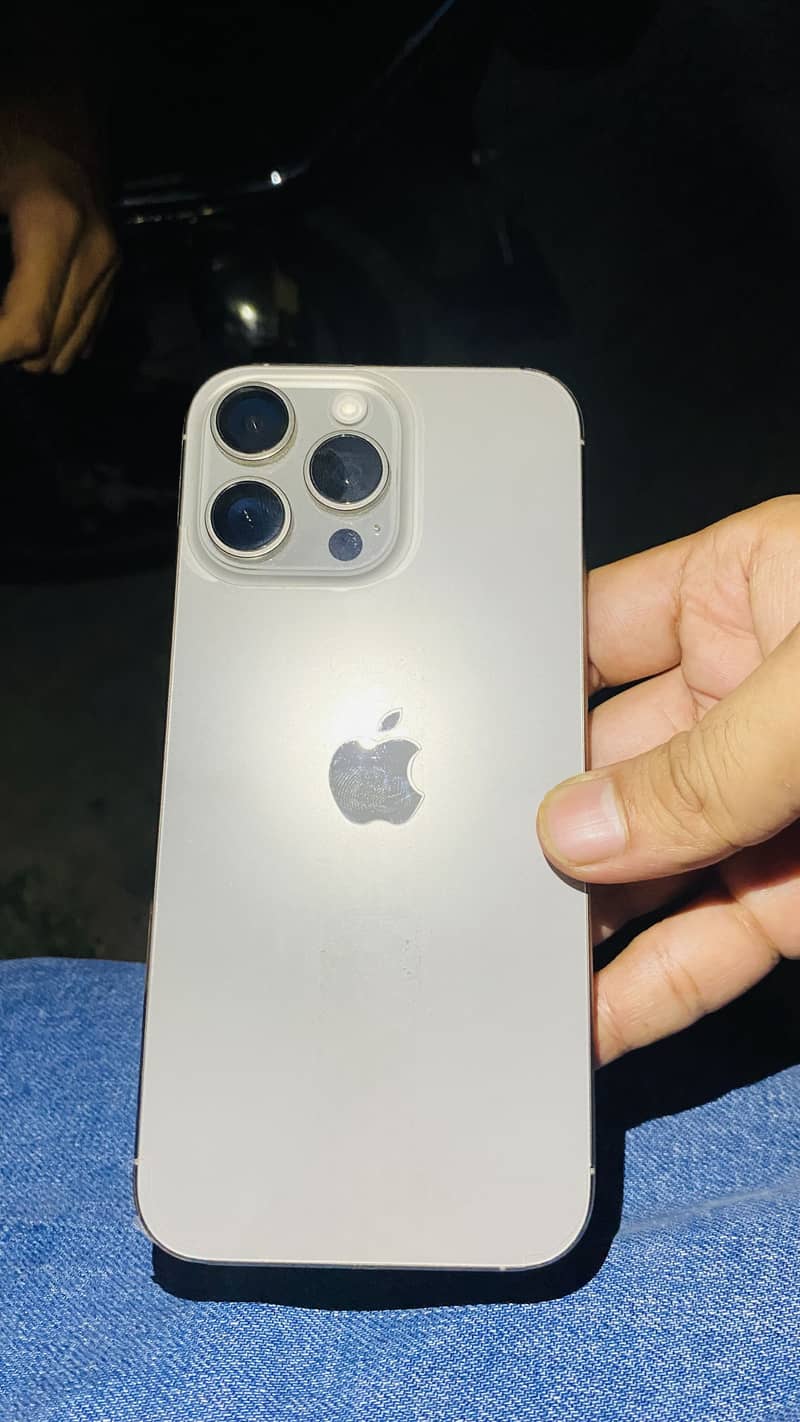 Apple iPhone 16 Pro Max 0
