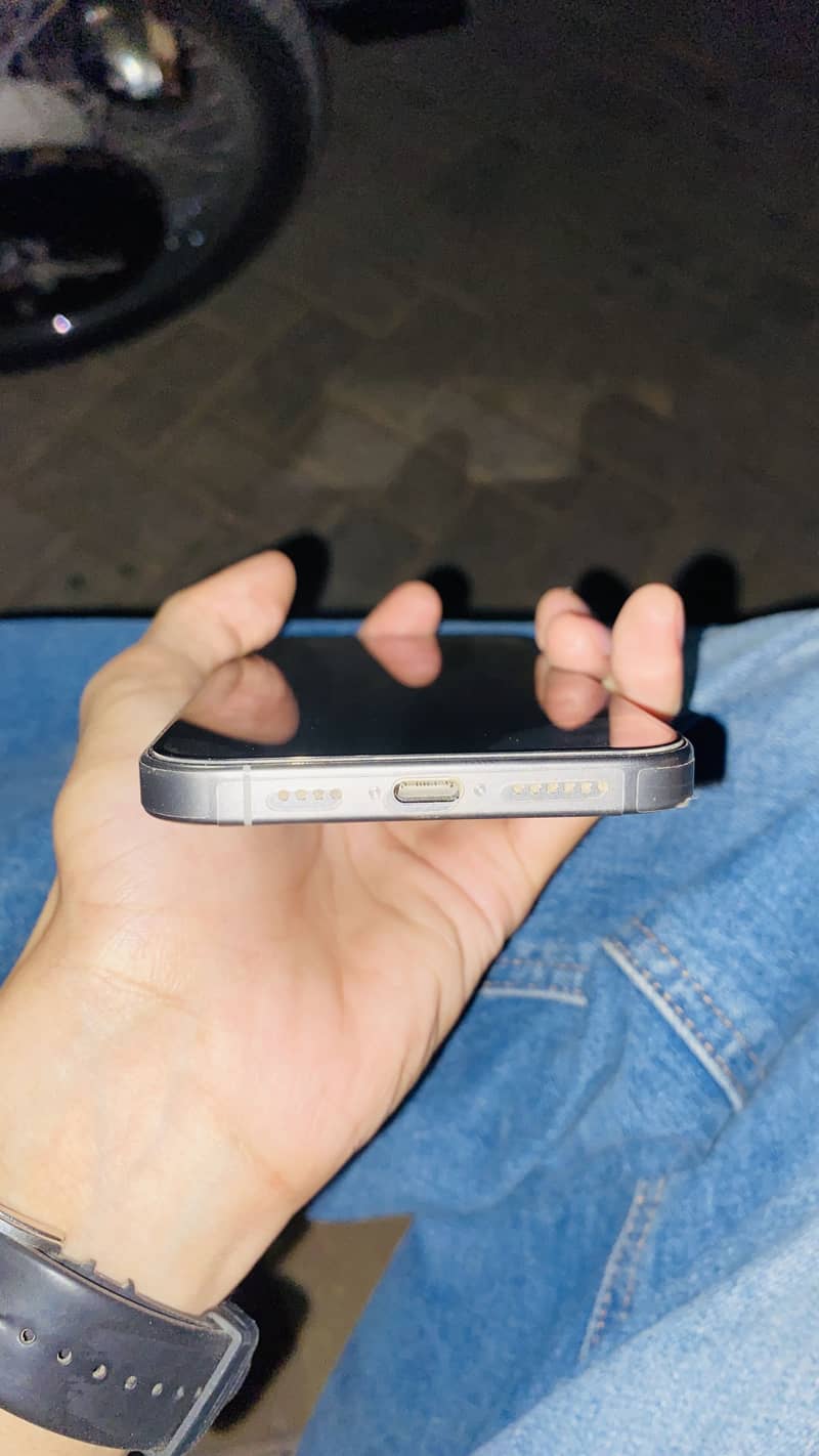 Apple iPhone 16 Pro Max 3