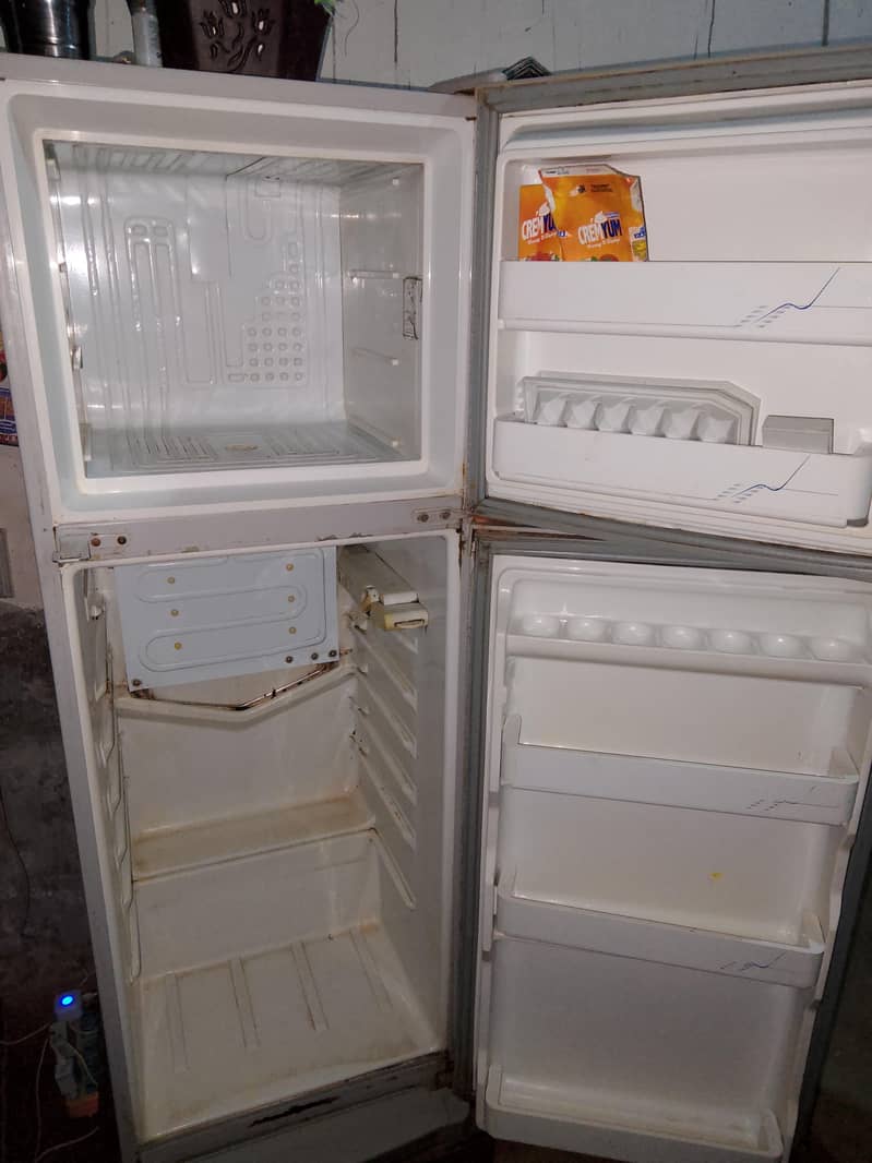 Dawlance used refrigerator 0