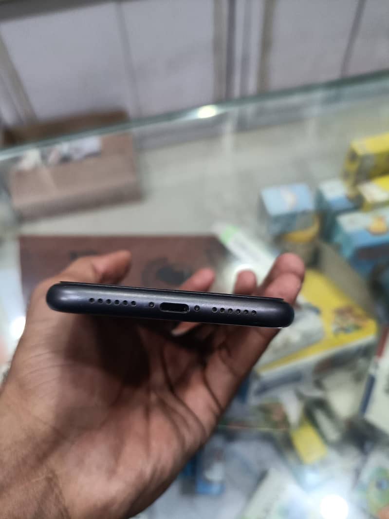 Apple iPhone 11 3