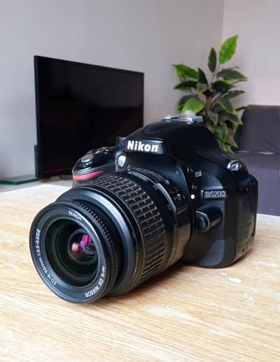 NIKON 5200D DSLR CAMERA FOR SALE URGENT