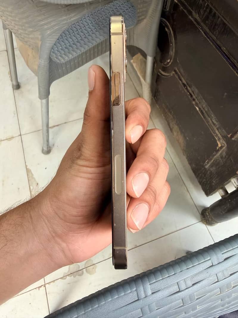 Apple iPhone 12 Pro 4
