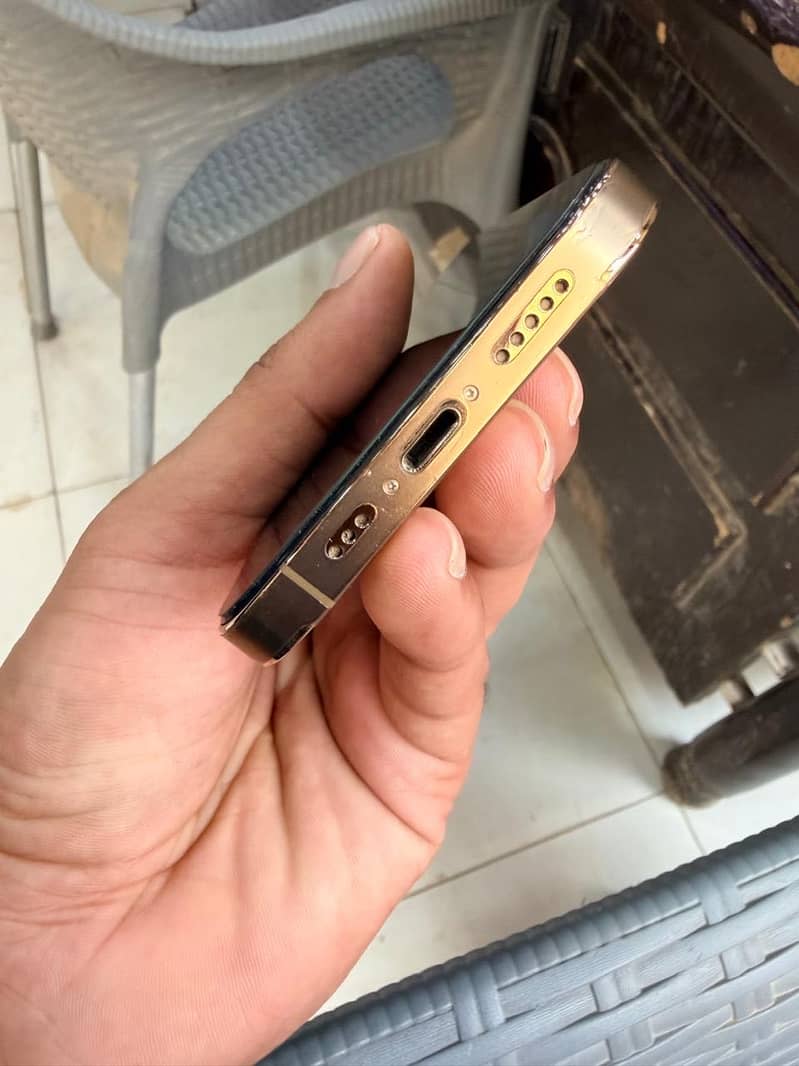 Apple iPhone 12 Pro 6