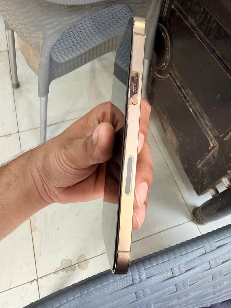 Apple iPhone 12 Pro 9