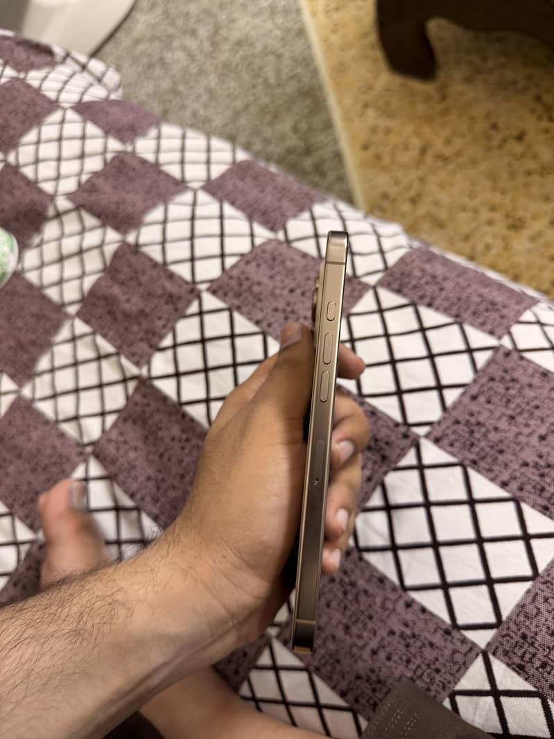Apple iPhone 16 Pro Max 5