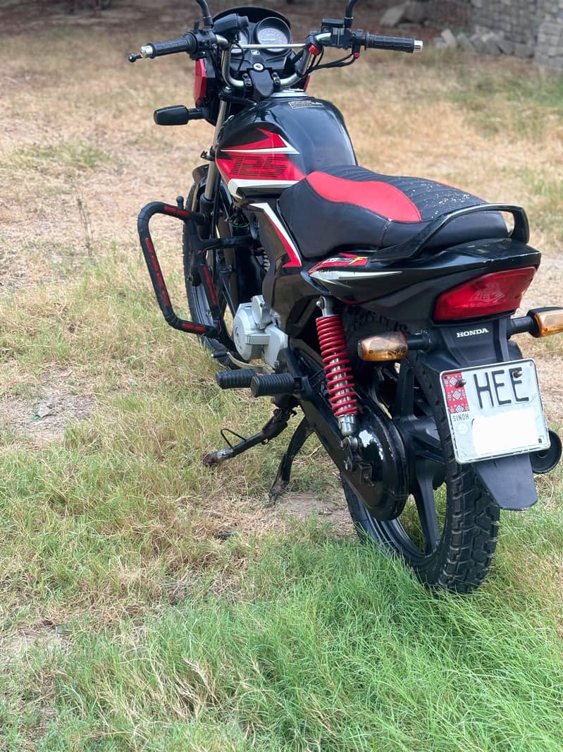 Honda CB125f 1