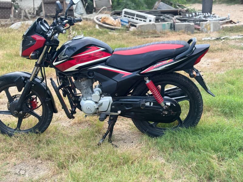 Honda CB125f 3