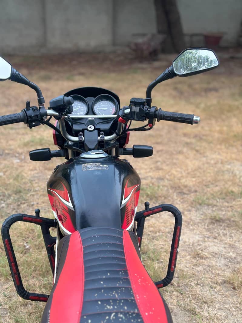 Honda CB125f 4