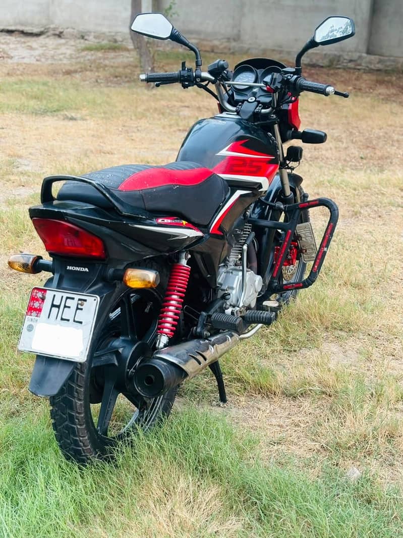 Honda CB125f 7