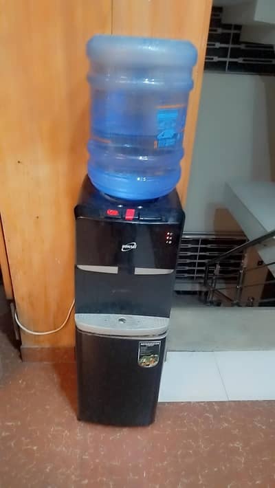 Homage dispenser,