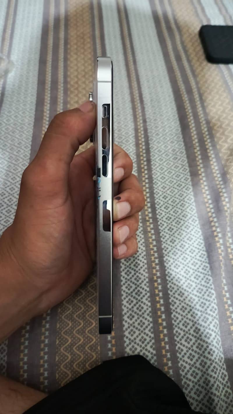 Apple iPhone 14 Pro Max 1