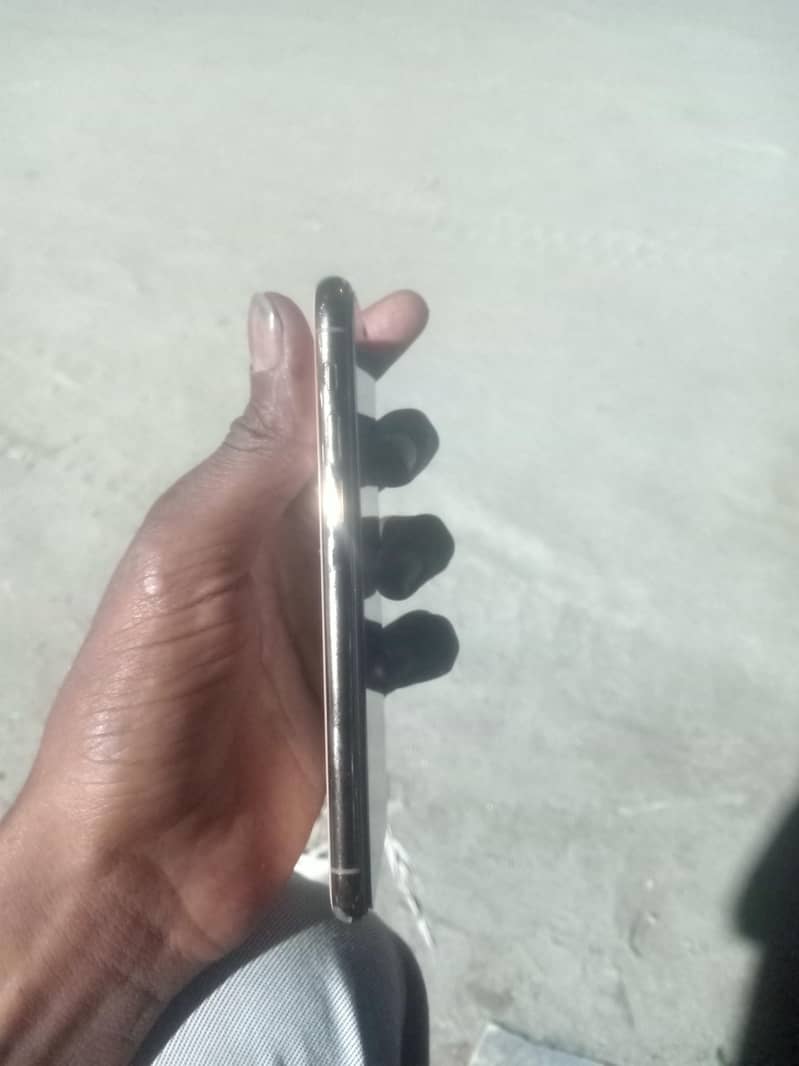 Apple iPhone 11 Pro 2