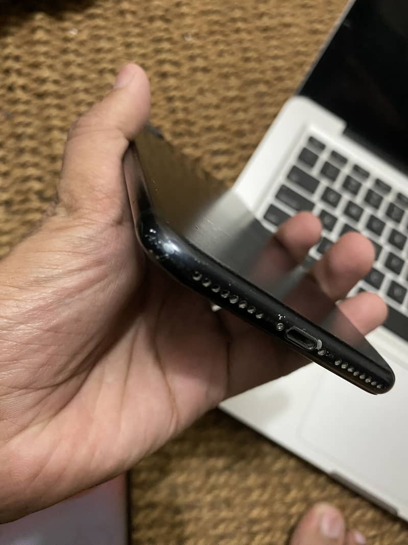 Apple iPhone 7 Plus 3