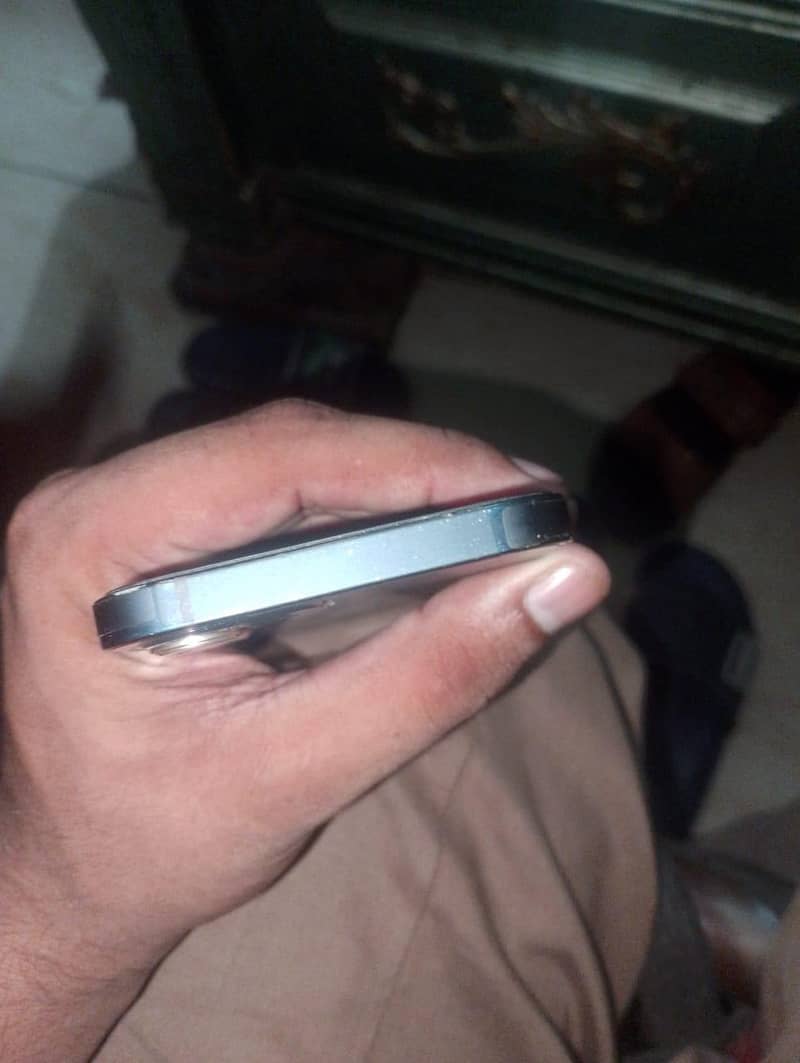 Apple iPhone 12 11