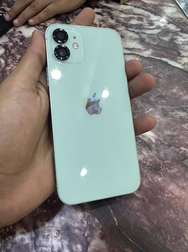 Apple iPhone 12 3