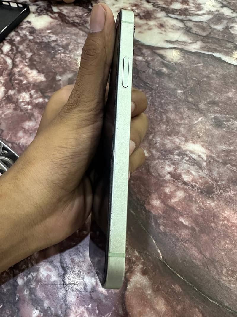 Apple iPhone 12 6
