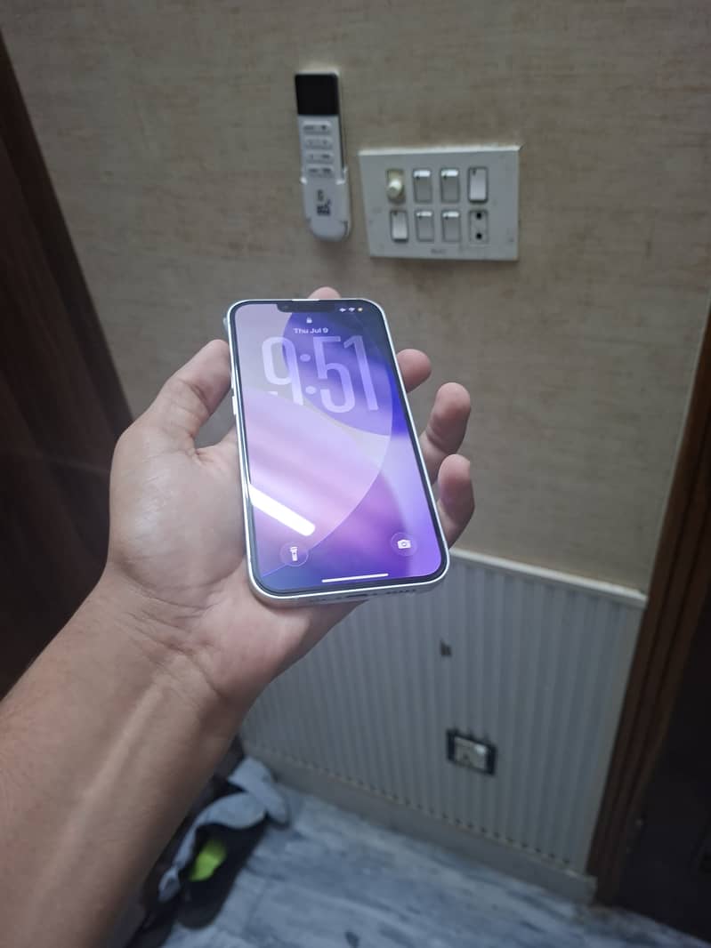 IPhone 13 2