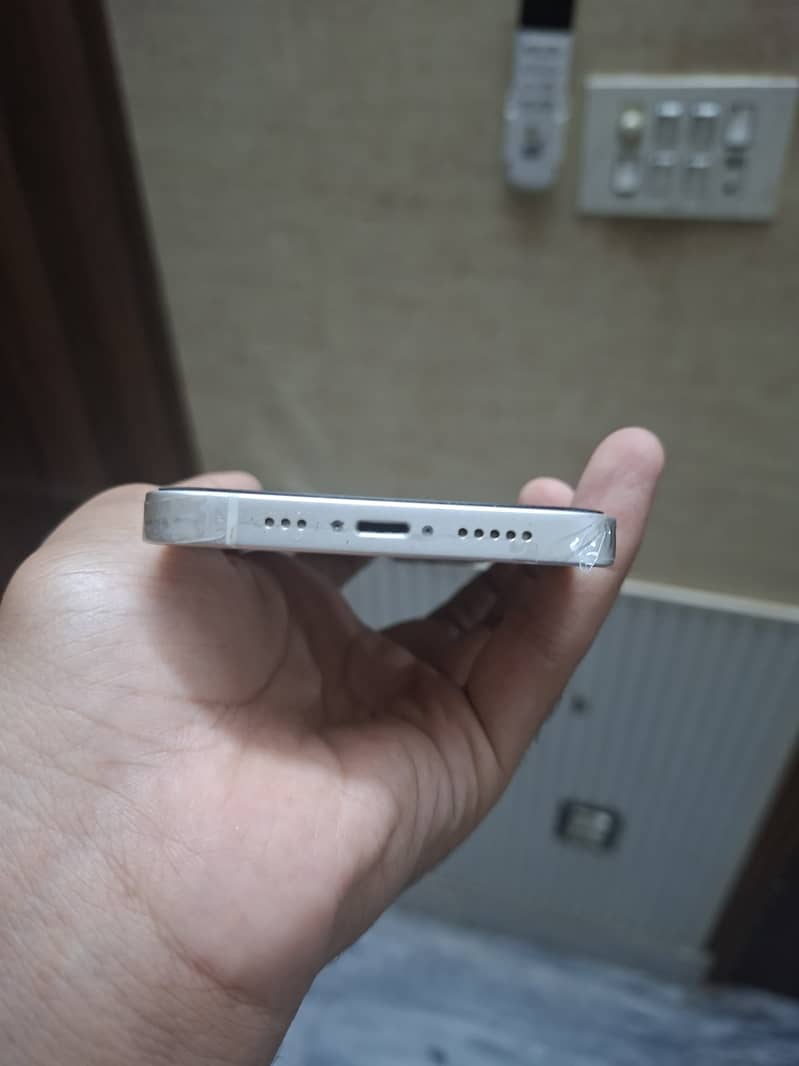 IPhone 13 3