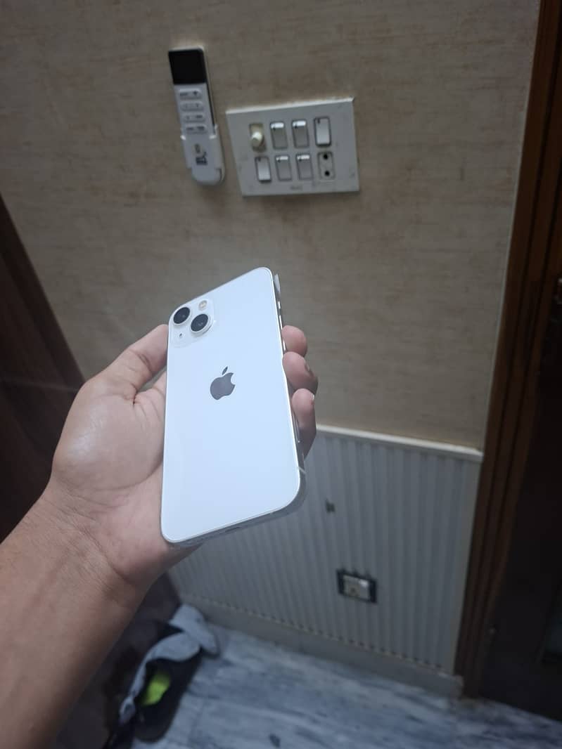 IPhone 13 4