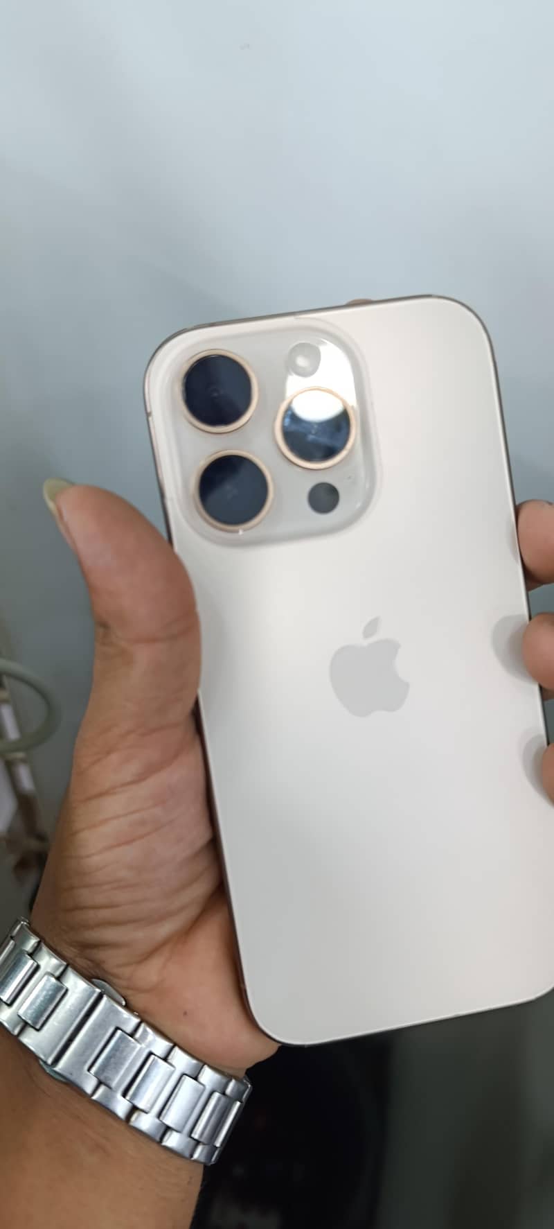 Apple iPhone 16 Pro 4