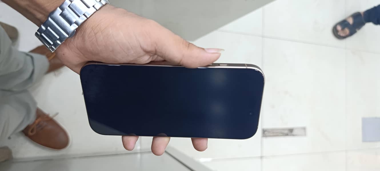 Apple iPhone 16 Pro 8