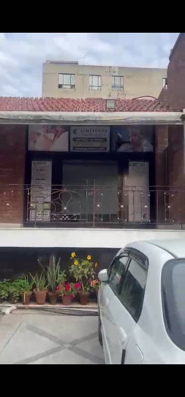 Gulburg 2 Kanal Upper Ground Commercial 6 Bad Sitting Room Centre Hall Parking Near MM Alam Road Ideal Clinic Restaurant Coffee Shop Office For Rent