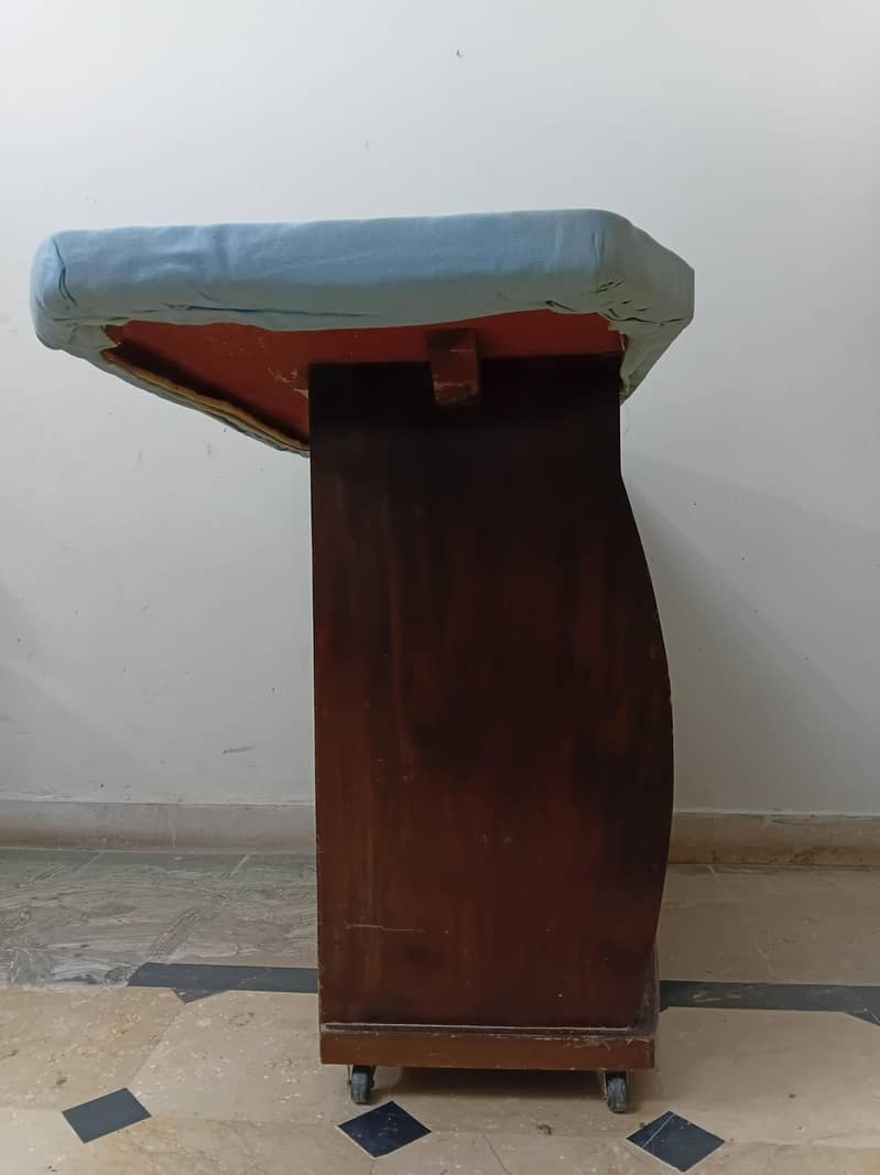 Iron Stand 2