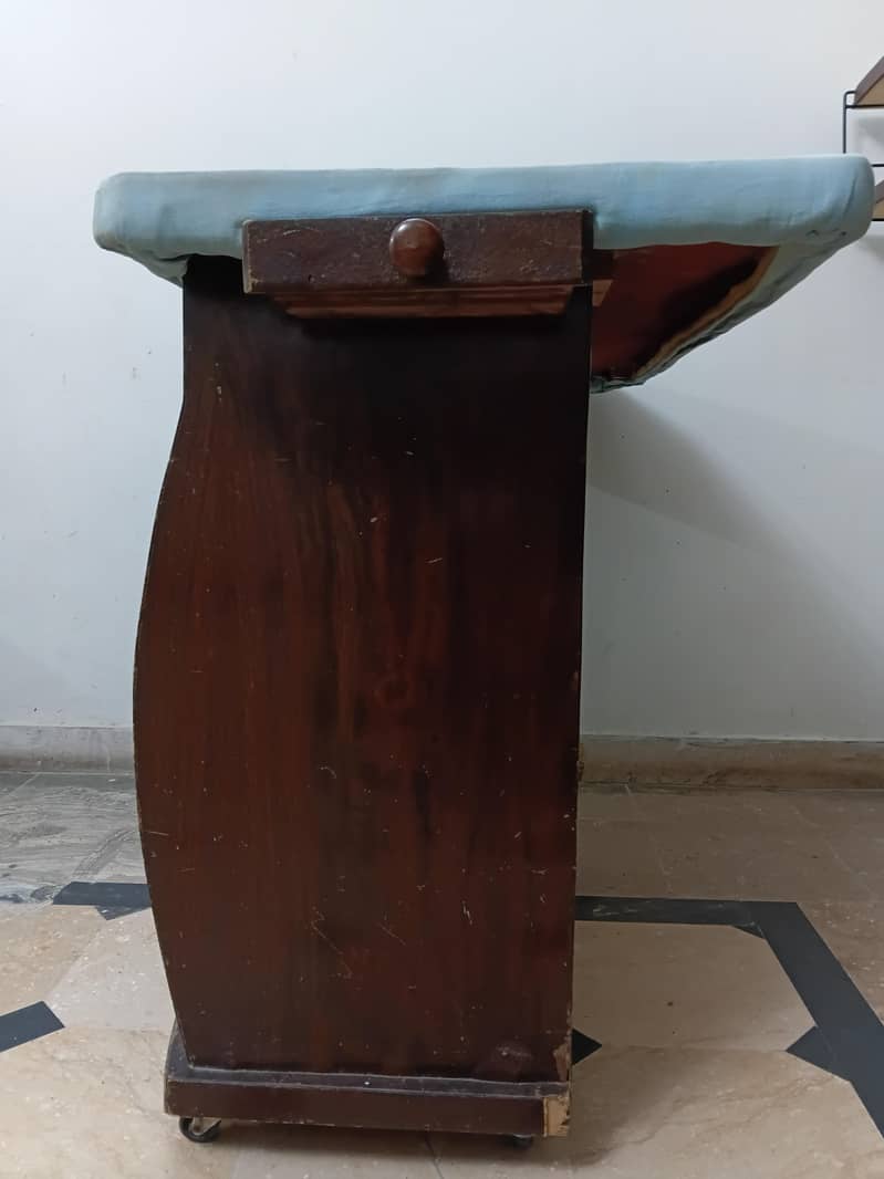 Iron Stand 4
