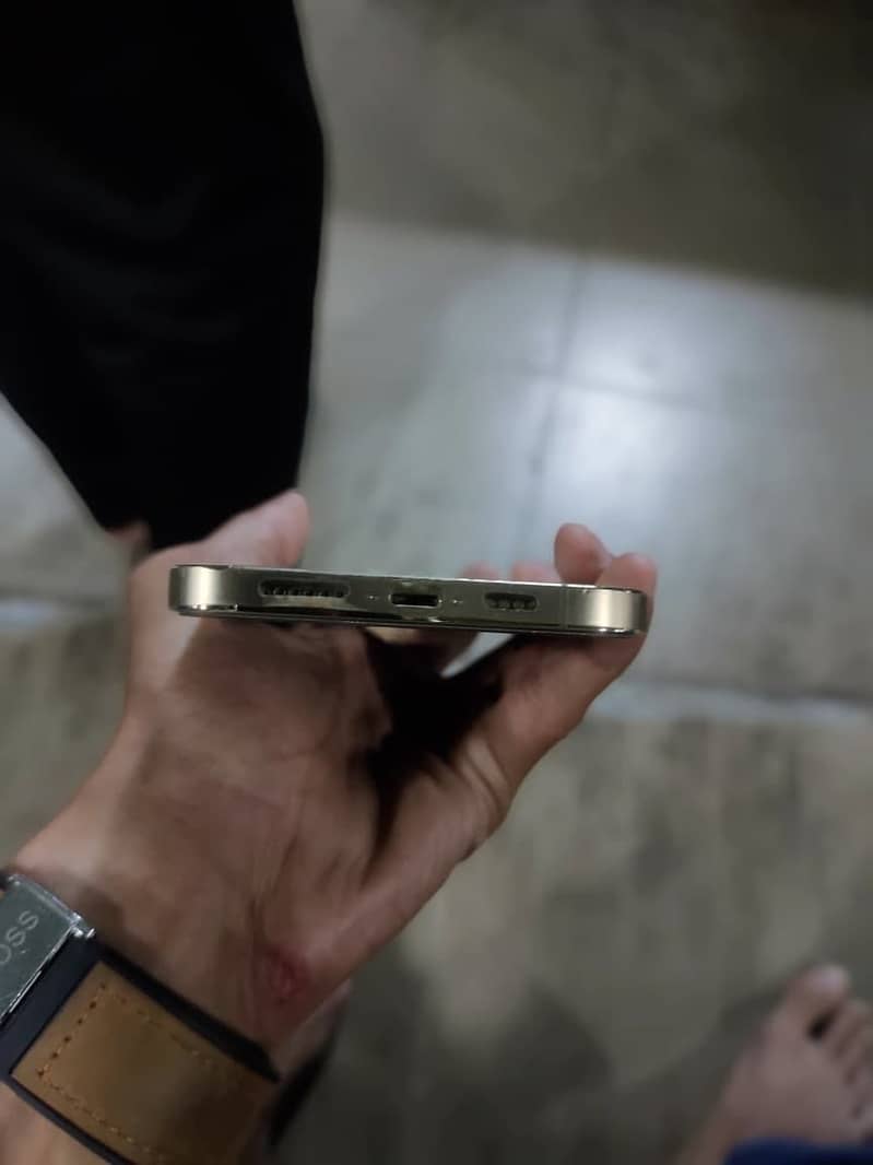 Apple iPhone 12 Pro Max 4