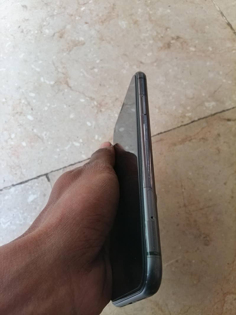 Apple iPhone 11 3
