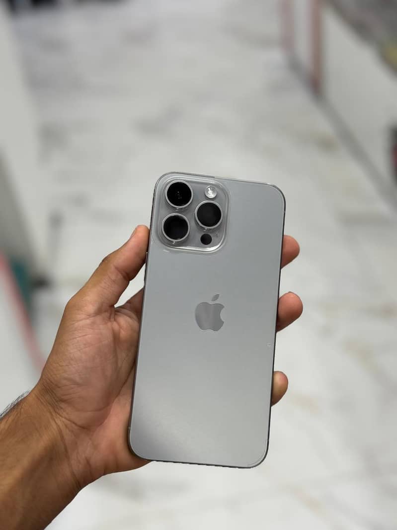 Apple iPhone 15 Pro Max 0